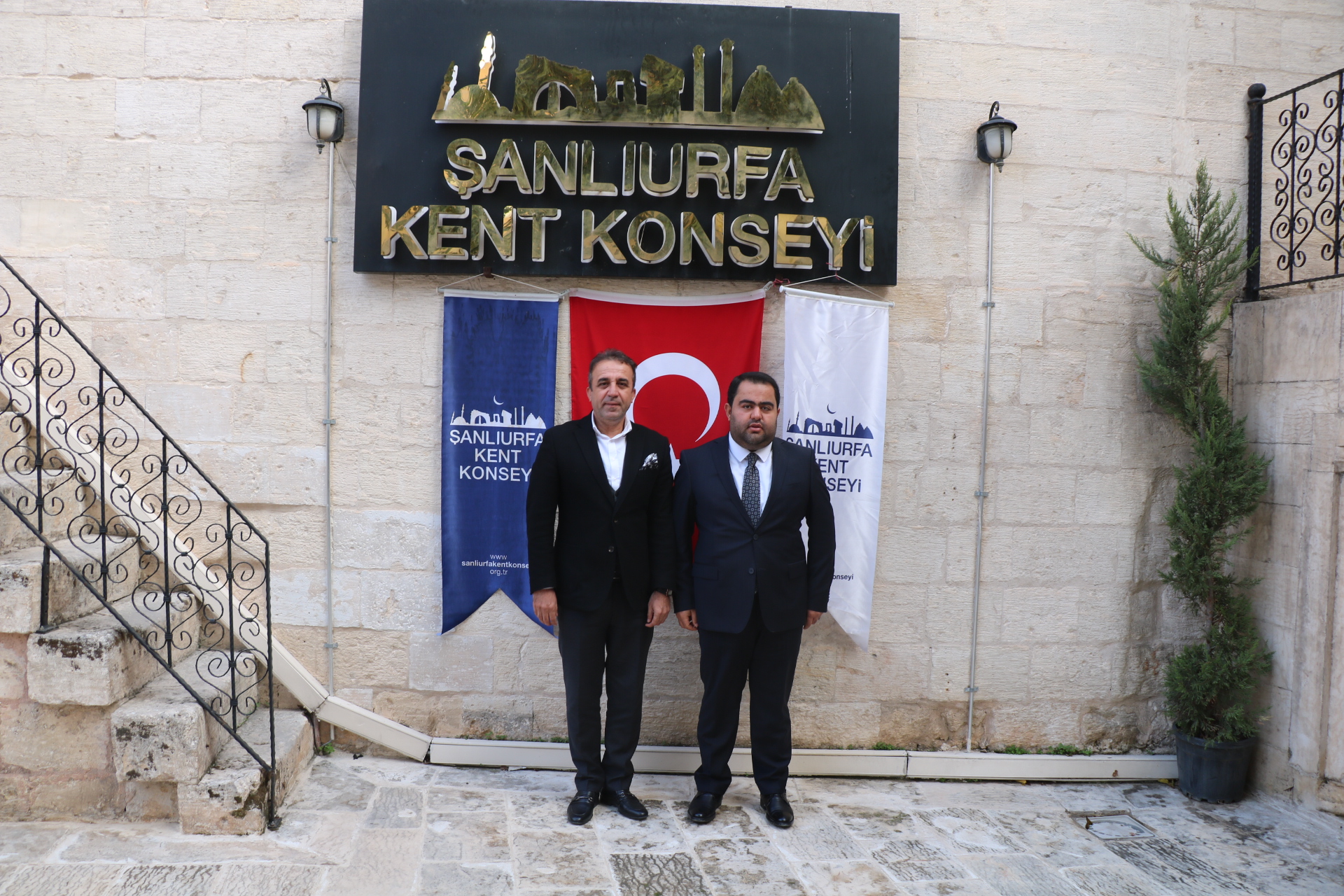 T.C. Cumhurbaşkanlığı İletişim Başkanlığı Şanlıurfa Bölge Müdürü Numan GÜNAY Kent Konseyi Başkanımız Süleyman Hartavioğlu'nu makamında ziyarette bulundular.